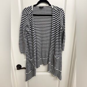 🌷The Limited sweater